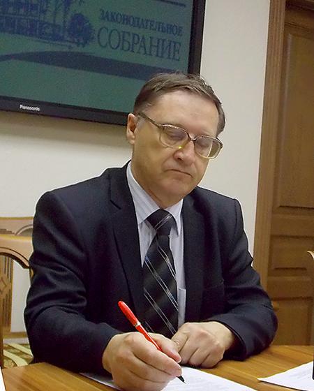 Алтайские коммунисты выступили в защиту своего товарища и попыток власти взять под свой контроль фракцию коммунистов в АКЗС