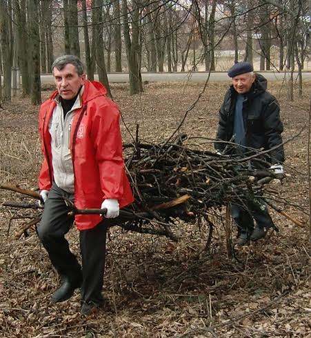 Коммунисты города Иваново провели субботник на мемориале «Красная Талка»