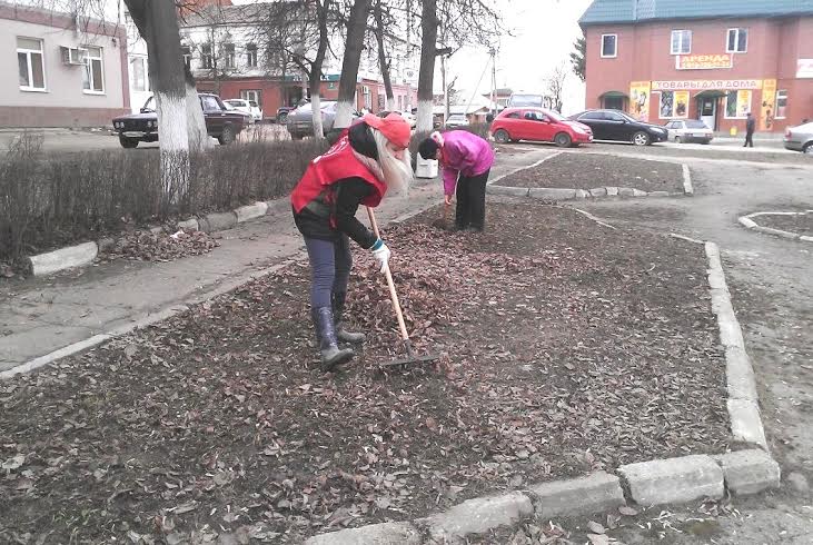 Тульская область. В городе Алексине коммунисты привели в порядок сквер и памятник  В.И. Ленину