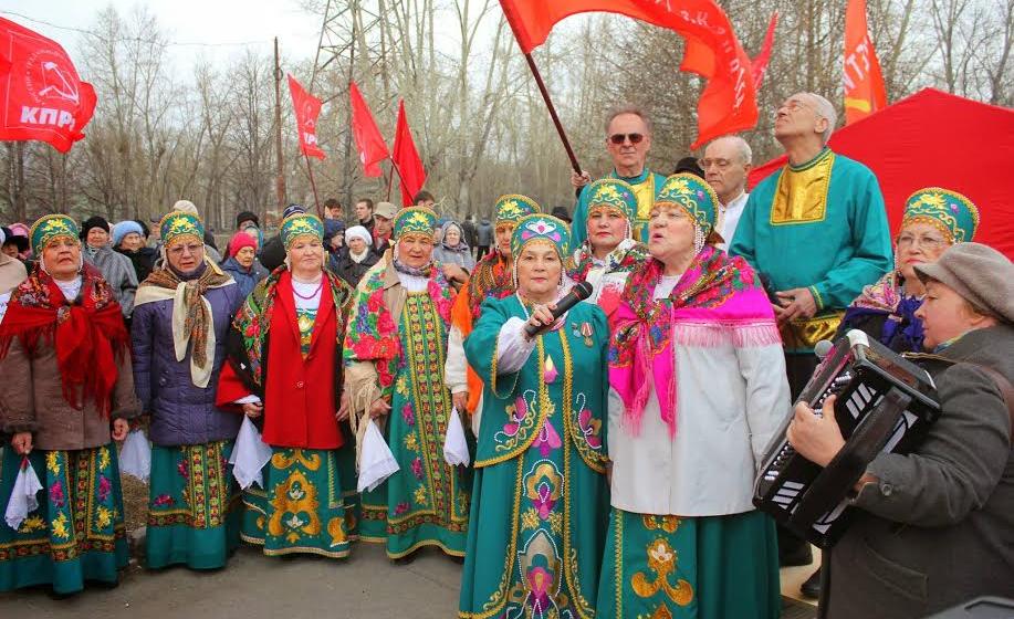 Свердловская область: «Детям войны» запретили собраться вокруг их же памятника. Власть выставила полицию против стариков