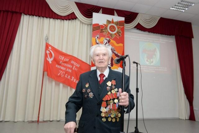 Новосибирская область. Сотням участникам конкурса, посвященного 70-летию Великой Победы, вручены памятные подарки