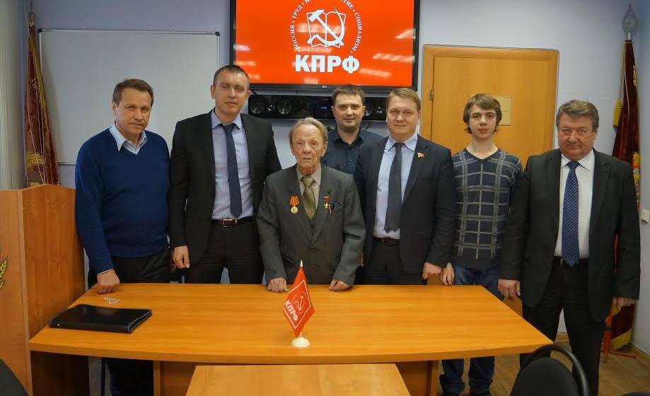 Депутат-коммунист Госдумы Александр Тарнаев пообещал защитить законные интересы героя Советского Союза