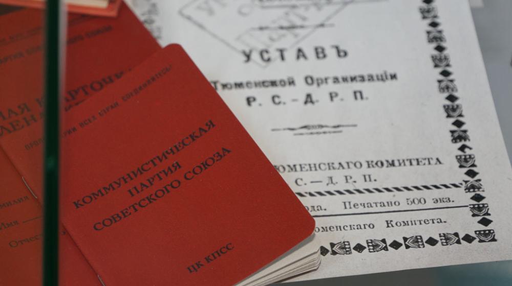 Депутат-коммунист Тамара Казанцева поздравила работников архива Тюменской области с 70-летним юбилеем