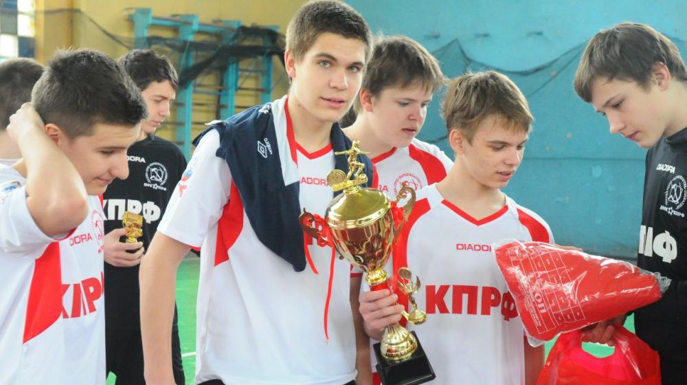 Спортклуб КПРФ провел юношеский турнир по мини-футболу в городе-герое Севастополе