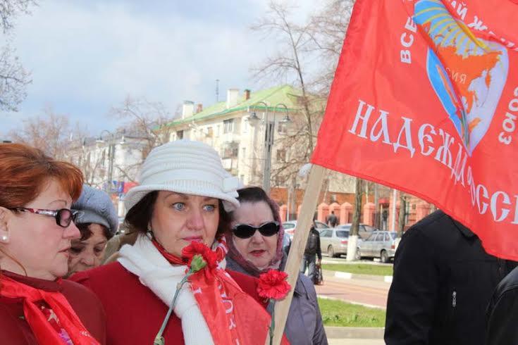 Белгородское региональное отделение ООД «ВЖС – Надежда России» приняло участие в возложении цветов к памятнику В.И. Ленину 