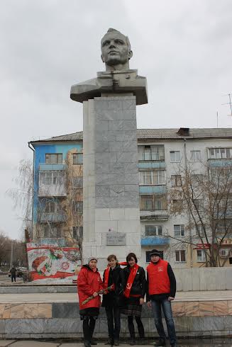 Молодые коммунисты и комсомольцы Кемерова поздравили горожан с Днем Космонавтики!