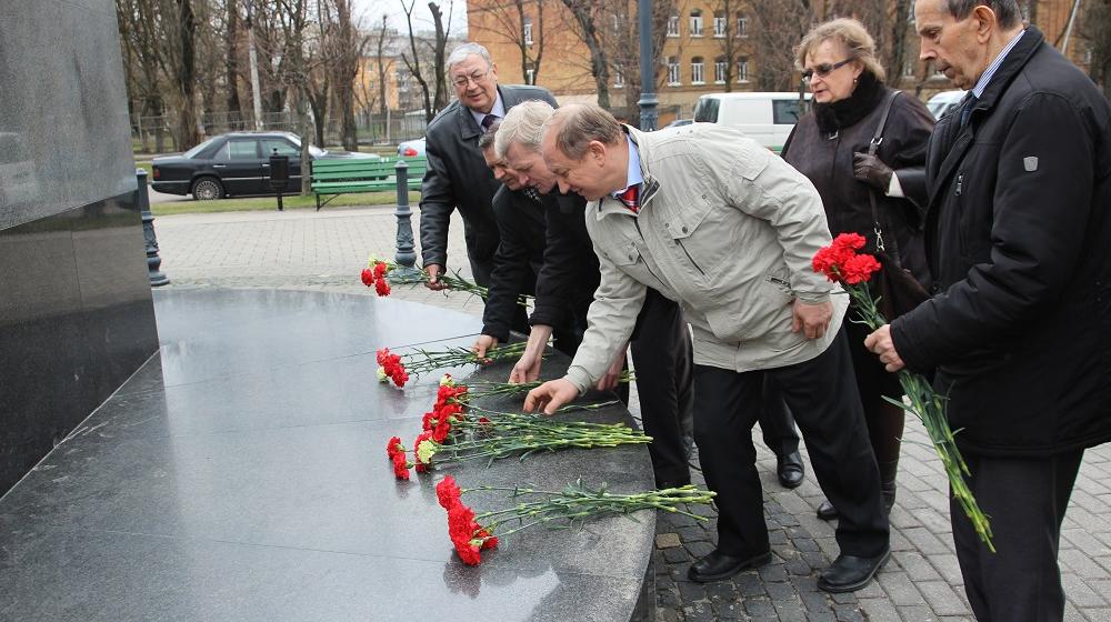 В Калининградском обкоме КПРФ состоялась пресс-конференция депутатов-коммунистов В.Ф. Рашкина и А.Е. Клычкова