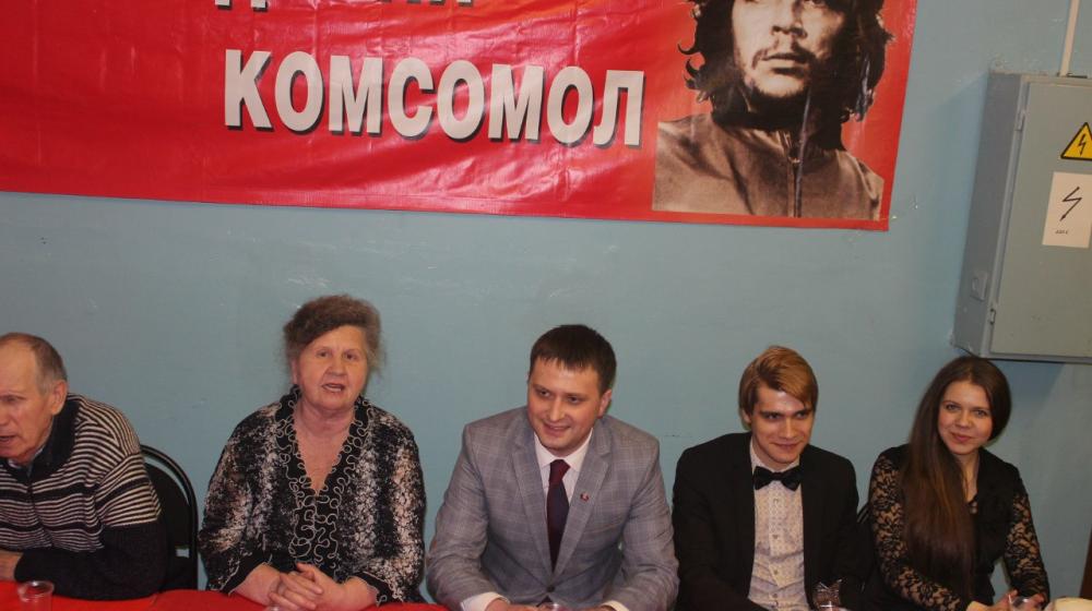 Нижегородская область. Молодые коммунисты поздравили с наступающими майскими праздниками организацию «Дети войны» Московского района 