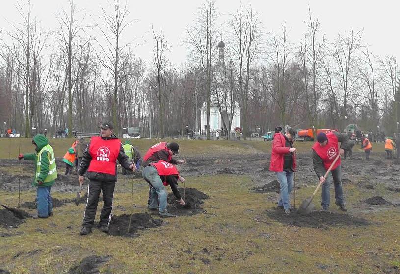 ​Белгород. Коммунисты и депутаты КПРФ приняли участие в общегородском субботнике