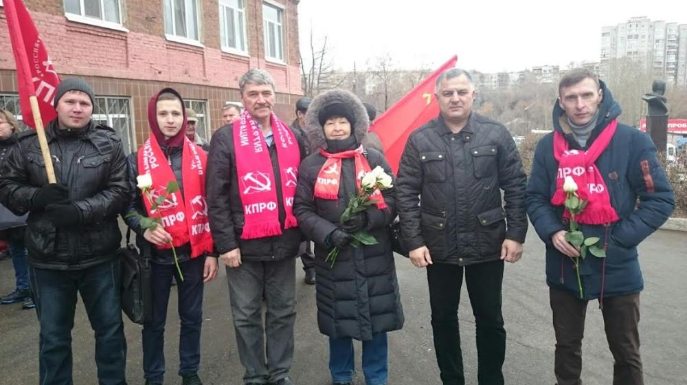 Осенью 2014 года по инициативе депутатов-коммунистов был открыт первый в Удмуртии бюст Юрия Алексеевича Гагарина