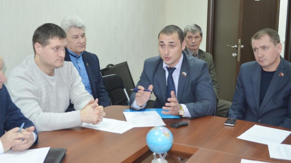 Первый секретарь Тульского обкома Олег Лебедев: «В канун 70-летия Победы наши молодые коммунисты вместе с ветеранами Великой Отечественной войны посадят три аллеи по 70 деревьев каждая»