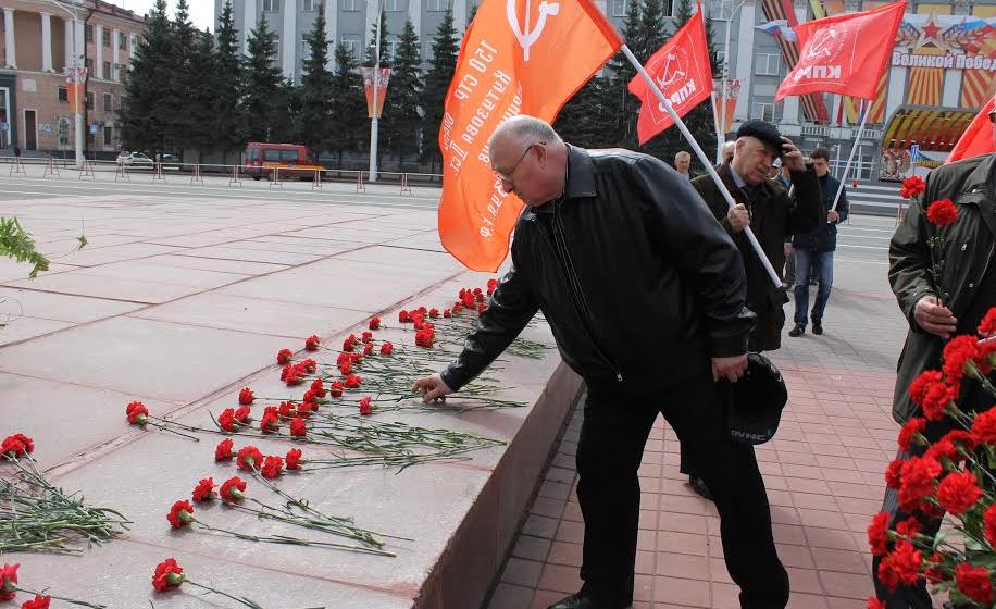 Коммунисты Кемерово провели митинг и возложили цветы в честь 145-й годовщины со Дня рождения Владимира Ильича Ленина