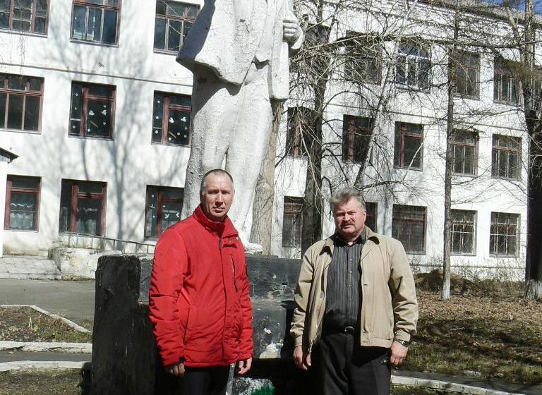 Коммунисты Кургана возложили цветы к памятникам В.И. Ленина