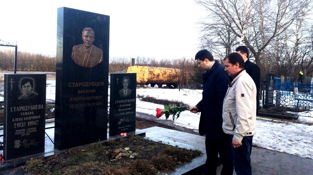Олег Лебедев на встречах с избирателями рассказывает об обращении  Г.А. Зюганова  к соотечественникам  «Покончить с антисоветизмом – обезоружить противников России!»