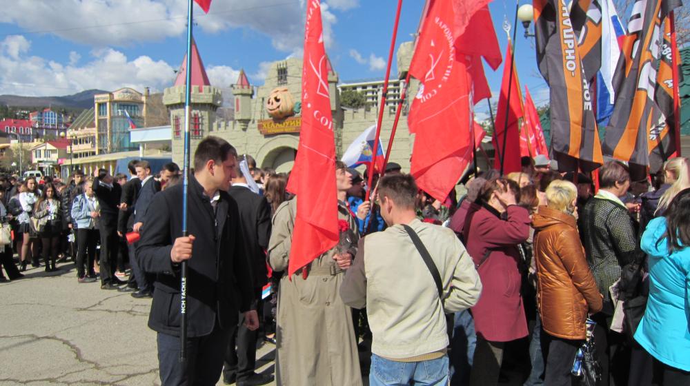 Республика Крым. Коммунисты приняли участие в Алуште в митинге, посвященном 71-й годовщине освобождения города от немецко-фашистских захватчиков