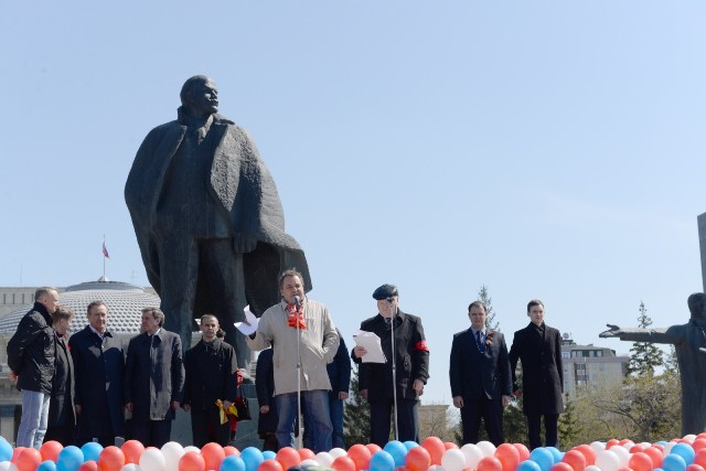 Новосибирск. КПРФ отметила День солидарности трудящихся праздничной демонстрацией по Красному проспекту и митингом