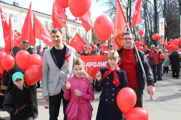 В Новгороде прошли шествие и митинг, посвящённые 1 мая