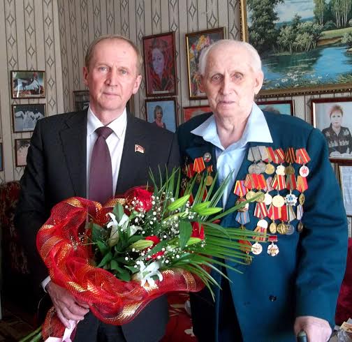 Первый секретарь Ивановского обкома КПРФ В.В.Клёнов побывал в гостях у ветеранов Партии
