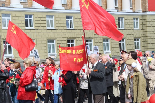 Новгородские коммунисты приняли участие в праздновании 70-летия Великой Победы