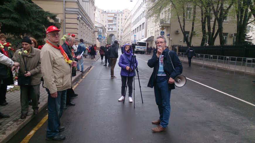 Коммунисты Москвы почтили память жертв нацистов у Посольства Украины