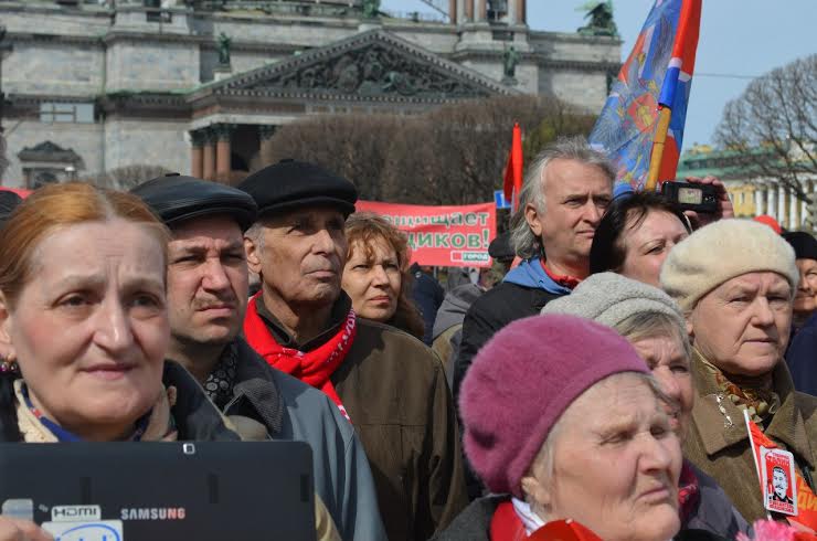 Красный Первомай шагает по Ленинграду