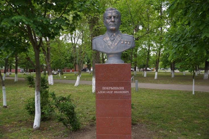 В городе Белореченске Краснодарского края установлены памятники И.В.Сталину, Г.К.Жукову, А.И.Покрышкину и В.Ф.Маргелову