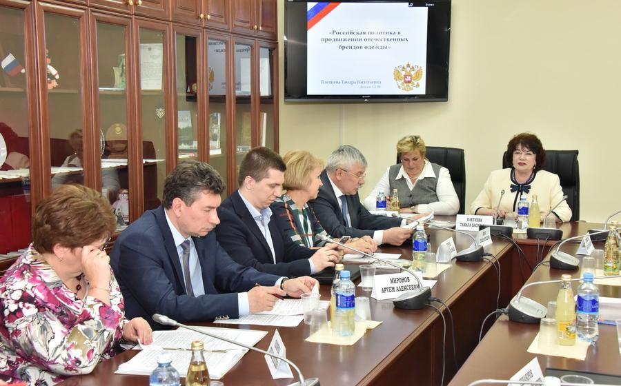 Коммунисты в Госдуме провели круглый стол о влиянии стандартизации на импортозамещение в России