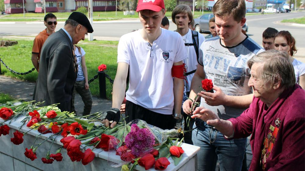Будем помнить всегда! Курские коммунисты и комсомольцы провели велопробег, посвященный 70-летию Великой Победы