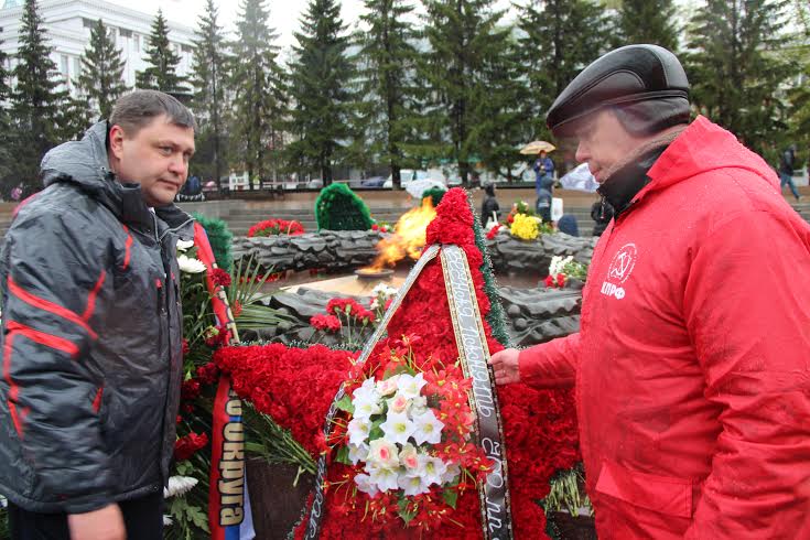 Челябинские коммунисты верны Красному Знамени Победы