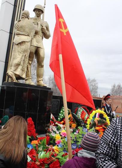 В канун Дня Победы коммунисты г.Советский ХМАО-Югры устроили незабываемые байк-шоу и фейерверк