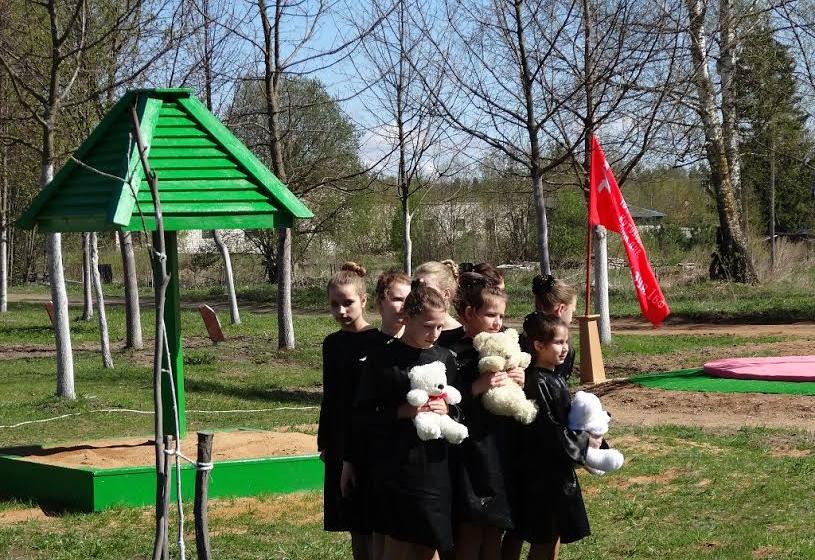 Сквер в память о детях войны открыт в райцентре Красногородское Псковской области