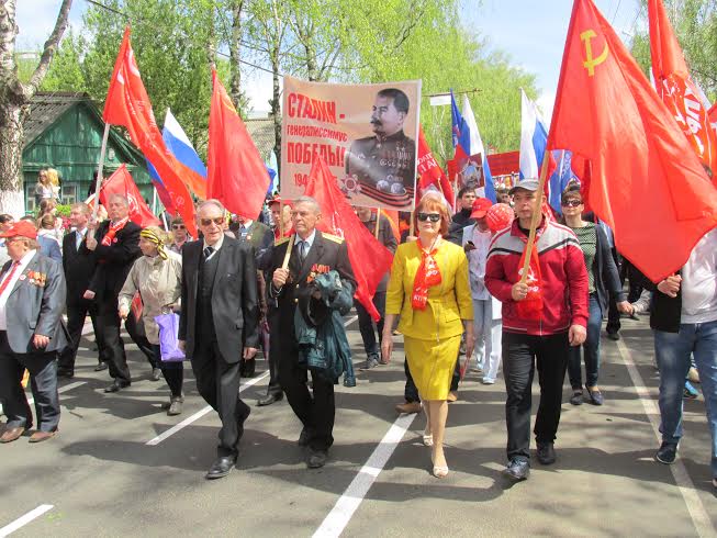 Республика Мордовия. Колонна КПРФ в День Победы прошла по центральным улицам Саранска