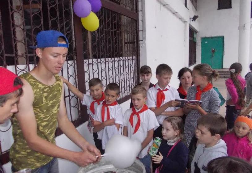 Красная Крымская Роза: коммунисты Белогорского района Крыма провели приём в пионеры