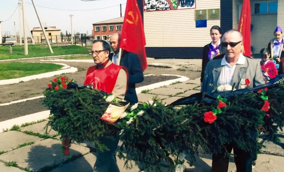 Кемеровская область. Коммунисты Крапивинского района открыли памятник своему прославленному земляку, Герою Советского Союза Василию Семеновичу Николаеву
