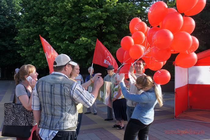 В защиту материнства и детства выступили коммунисты Ростова-на-Дону