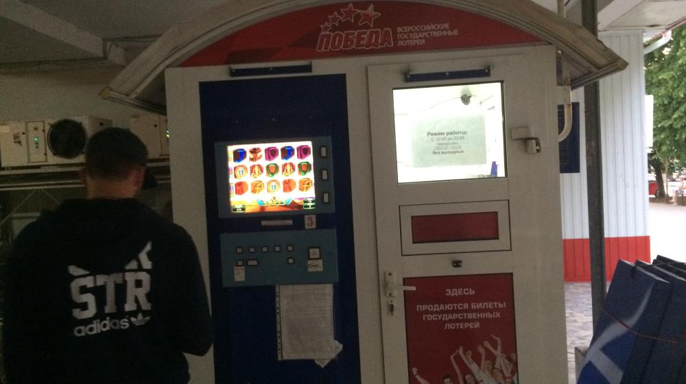 КПРФ решительно противостоит беспределу в сфере ЖКХ. Очередные встречи депутата Госдумы С.П.Обухова с жителями во дворах Краснодара