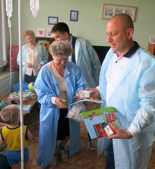 Первого июня Чебоксарские коммунисты навестили детей в онкодиспансере
