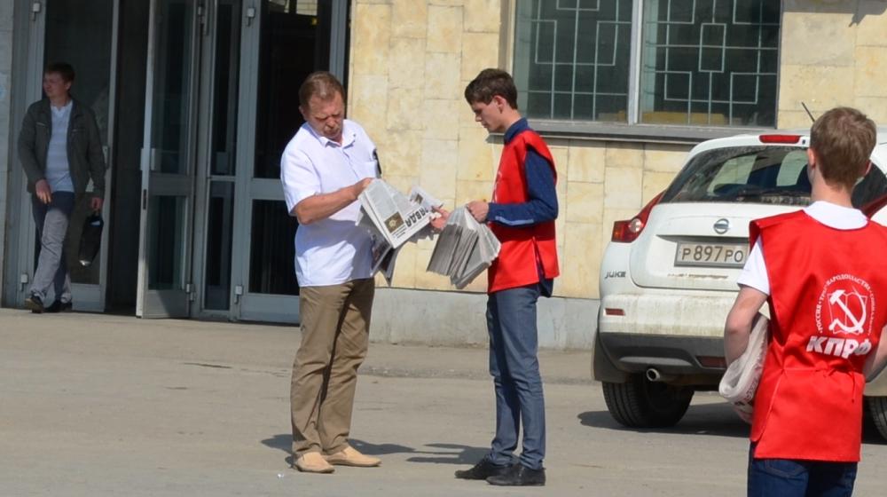 Тульский обком КПРФ проводит систематическую агитационную работу с оружейниками оборонных предприятий