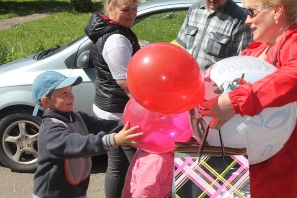 Новгородские коммунисты оказали помощь детскому дому