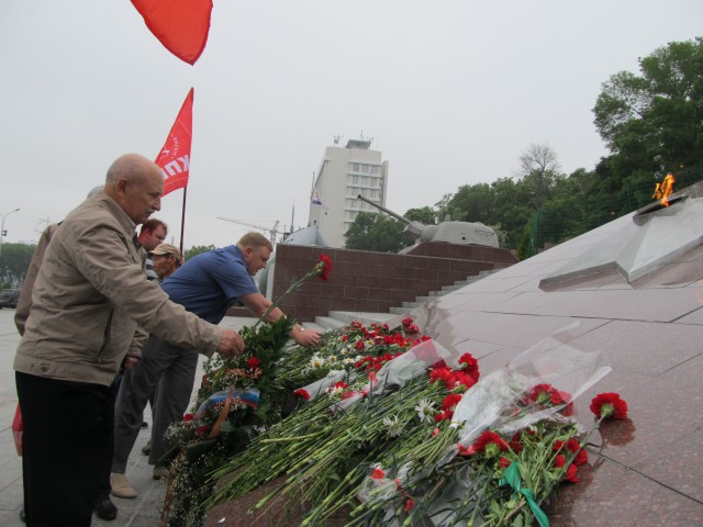 Коммунисты Приморья почтили память советских людей, беззаветно боровшихся с фашистскими захватчиками в годы Великой Отечественной войны