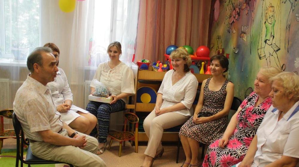 Лидер пермских коммунистов В.К. Корсун посетил  краевой специализированный Дом ребёнка