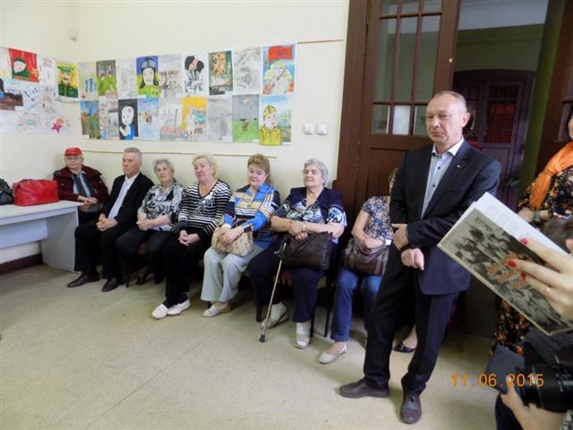 Первый секретарь Вологодского обкома КПРФ Александр Морозов принял участие в презентации выставки и книги воспоминаний «Детей войны»