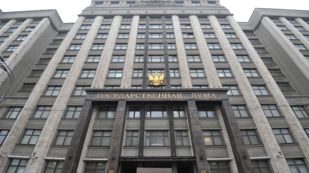 Закон о переносе выборов депутатов Госдумы и досрочном роспуске парламента  принят голосами ЕР, ЛДПР и СР в первом чтении