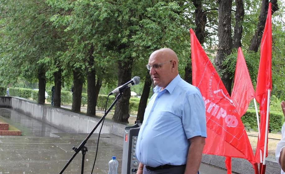 Сталинградские коммунисты в рамках акции «Цветы солдату» почтили память погибших в войне