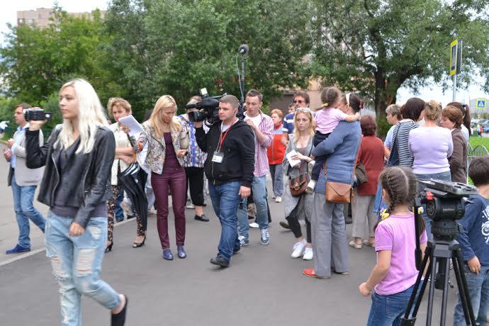 Москва. Жители Жулебино протестуют против открытия пивбара в жилом доме