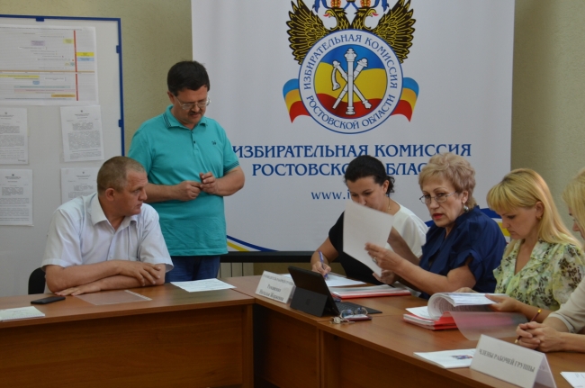 Первый кандидат преодолел муниципальный фильтр:  Коммунист Н.В. Коломейцев сдал документы для регистрации кандидатом на должность Губернатора Ростовской области