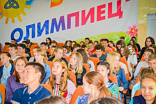 Республика Татарстан. Депутат-коммунист Госдумы В.П. Пешков познакомился с летним отдыхом юных нижнекамцев и провёл парламентский урок