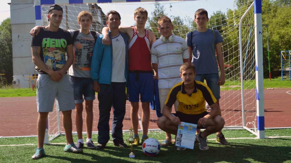 Спортом по капитализму! Тульский обком провел молодежный  массовый турнир по мини-футболу «Антикапитализм-2015»