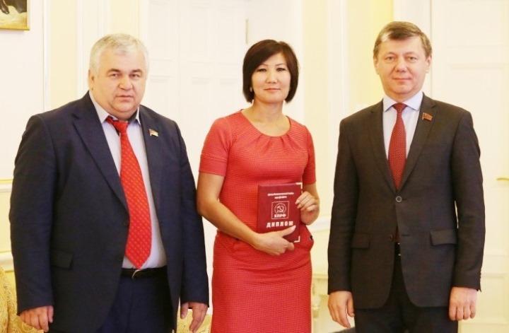 Д.Г. Новиков вручил дипломы выпускникам Центра политической учёбы