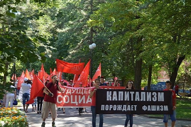«Россия без буржуев! Россия для рабочих!». В Ростове-на-Дону состоялся молодежный марш «Антикап-2015»